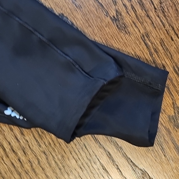 SKIMS Black Performance Leggings - Picture 6 of 7